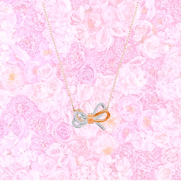 Swarovsky Set Bow Ring and Necklace (With box and bag) - Picture 3 of 5